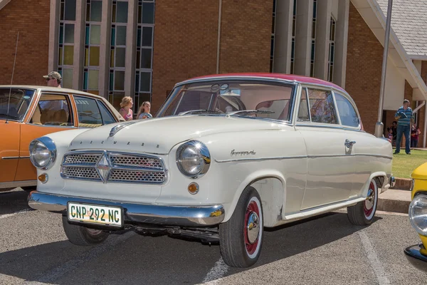 Exhibición de coches en la iglesia reformada holandesa, Vooruitsig —  Fotos de Stock