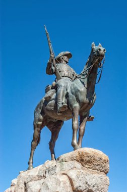 WINDHOEK, NAMIBIA - Haziran 09, 2012: Windhoek 'te bir Alman dönemi heykeli olan Reiterdenkmal' in görüntüsü