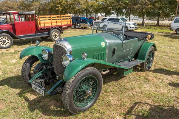 Villiersdorp Sudáfrica Abril 2021 Vista Frontal Automóvil Bentley Vintage Verde —  Fotos de Stock