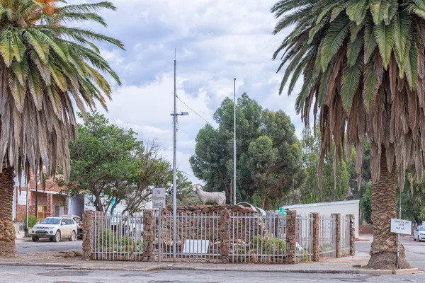 Willowmore África Sul Abril 2021 Uma Cena Rua Com Monumento — Fotografia de Stock