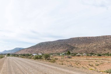 Klaarstroom ve Willowmore arasındaki R407 ve Vondeling Tren İstasyonu 'nun görüntüsü