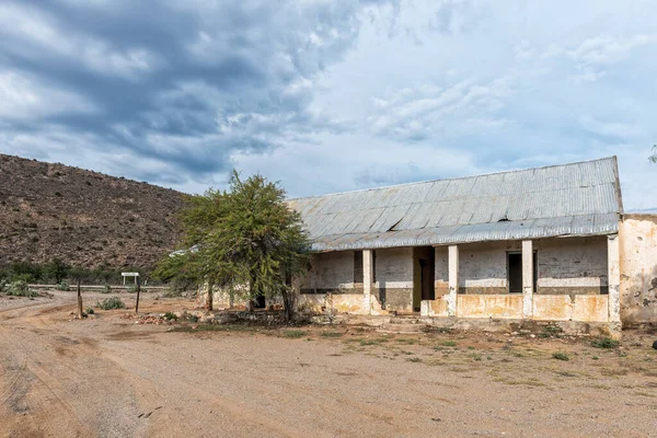 Klaarstroom ve Willowmore arasındaki R407 yolundaki Vondeling Tren İstasyonunda yıkım