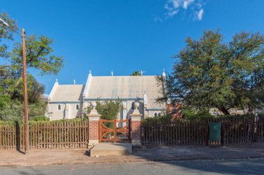 PRINCE ALBERT, GÜNEY AFRİKA - 20 Nisan 2021: Batı Cape Eyaleti 'ndeki Prens Albert Kilisesi' nde Vaftizci Yahya ile bir sokak sahnesi