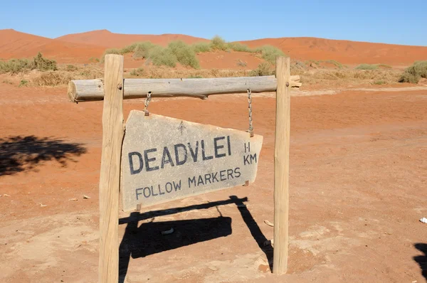 Sign showing path to Deadvlei, Namibia — Stock Photo, Image