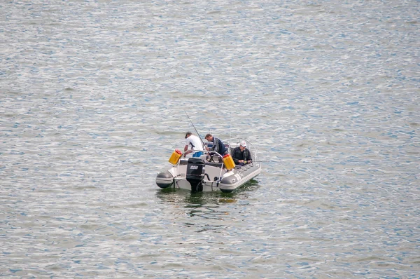 Pesca desde un barco en Gordons Bay —  Fotos de Stock
