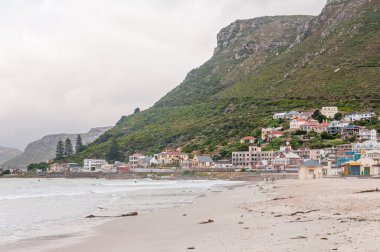 Kasvetli bir sabah sahilde Muizenberg