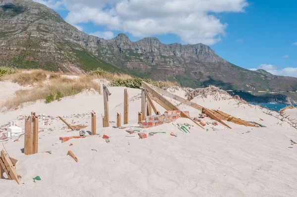Old police station at Hout Bay reclaimed by sand — Stock Photo, Image