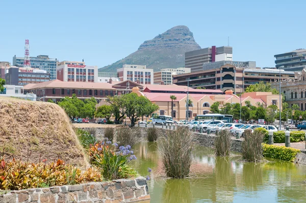 Moat,  Cape Town central business district and Lions Head — Stock Photo, Image