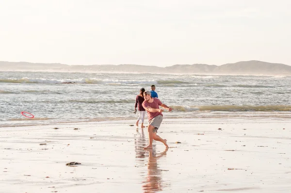 Person playing on the beach in the setting sun — Stock Photo, Image