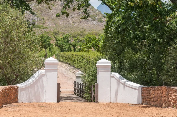 Boundary wall and wooden bridge — Stock Photo, Image