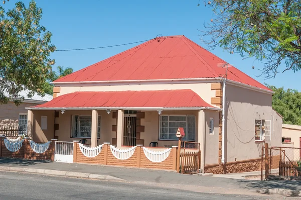 Typiskt hus i Oudtshoorn — Stockfoto