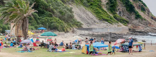 Panorama of people at the beach in Victoria Bay — Stock Photo, Image
