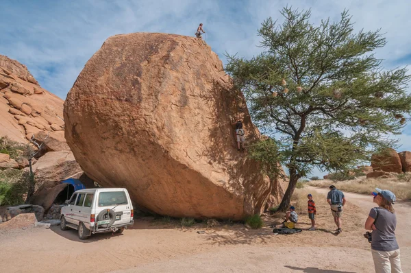 Rock climbers at Spitzkoppe — 스톡 사진