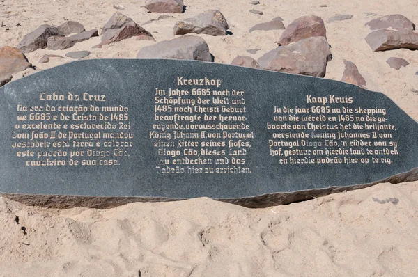 Piedra conmemorativa para Diogo Cao en Cape Cross — Foto de Stock