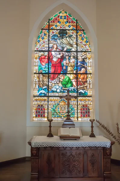 Stained glass window in the Felsenkirche in Luderitz — Stockfoto