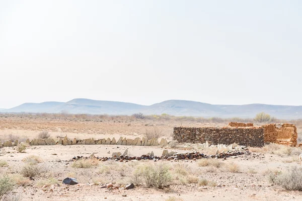 Ruinen in einer typisch rauen Karoo-Landschaft — Stockfoto