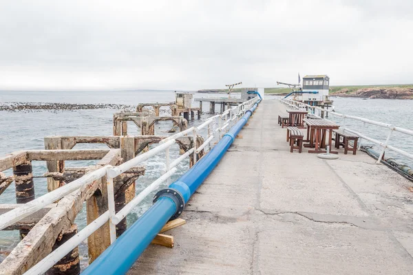 Velhos e novos cais no porto de Doornbaai — Fotografia de Stock