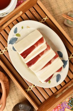 İnce ekmek bal jambon sarılı