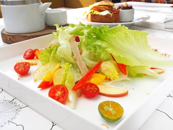 Salada fresca e saudável — Fotografia de Stock