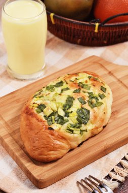 Yeşil soğan ekmek