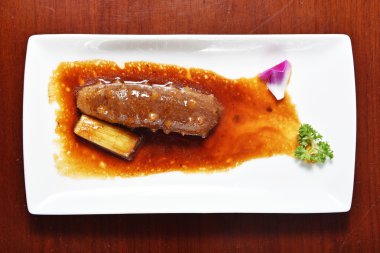 Kızarmış deniz hıyarı 