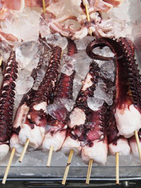 Keelung gece pazarlarda, deniz ürünleri