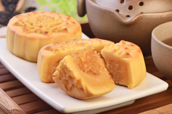 Gâteau Lune Ananas Dans Assiette Images De Stock Libres De Droits