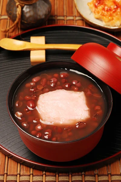 Red bean sweet soup with mochi. — 图库照片