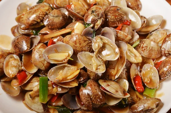 Vongole fritte con basilico — Foto Stock