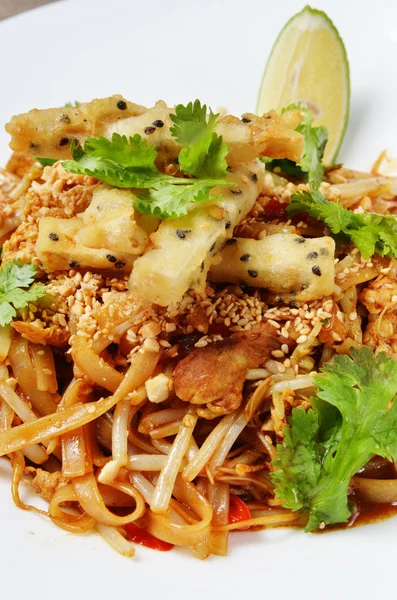 Thai style stir fried rice noodle — Stock Photo, Image