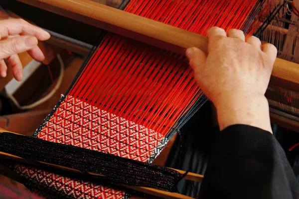 Geleneksel dokuma el dokuma tezgahı