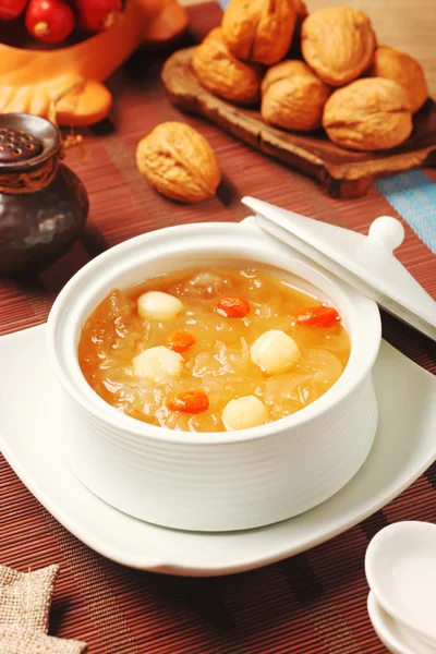 Sweet white fungus and lotus seeds soup — Stock Photo, Image