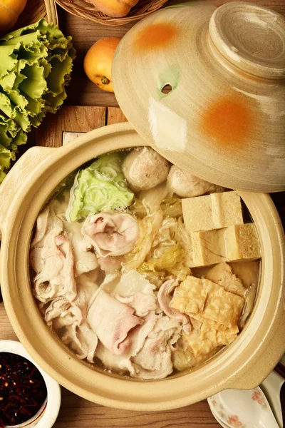 腌的卷心菜和肉的火锅 — 图库照片