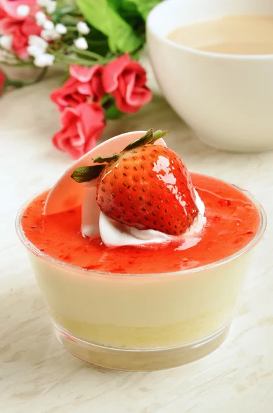 Torta di mousse di fragole — Foto Stock