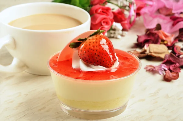 Torta di mousse di fragole — Foto Stock