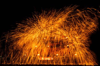 New Taipei, Tayvan - 23 Şubat 2026: Yeni Taipei Fener Festivali, Demir Havai fişekler