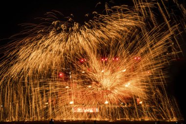 New Taipei, Tayvan - 23 Şubat 2026: Yeni Taipei Fener Festivali, Demir Havai fişekler