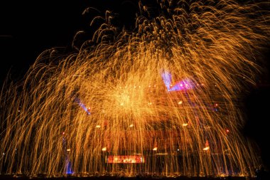 New Taipei, Tayvan - 23 Şubat 2026: Yeni Taipei Fener Festivali, Demir Havai fişekler