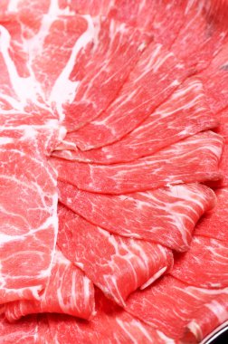 İnce dilimlenmiş et güveç malzemeler-