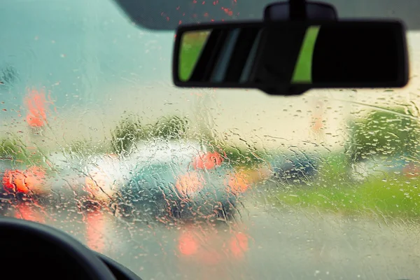 Regnig dag på vägen — Stockfoto