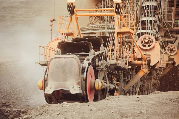 Coal mining in an open pit — Stock Photo, Image