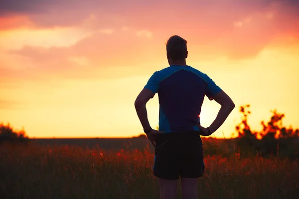 Pensiv løber ved solnedgang - Stock-foto