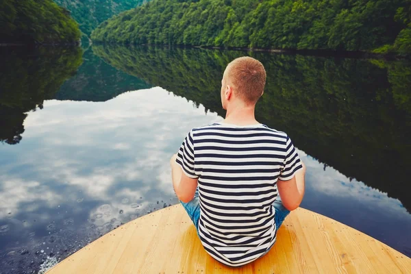 Vacation trip on the river — Stock Photo, Image