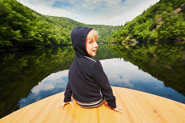 Little traveler on the boat — Stock Photo, Image
