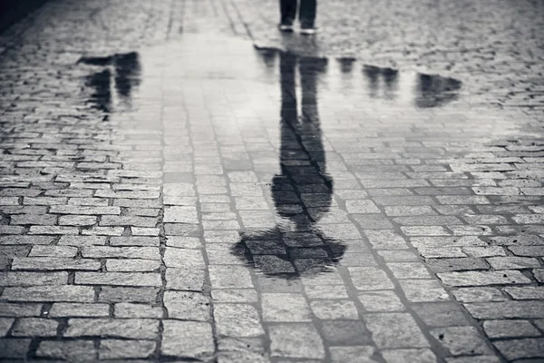Esős napon az ember — Stock Fotó