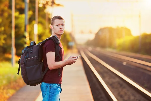 Viaggiatore al tramonto — Foto Stock