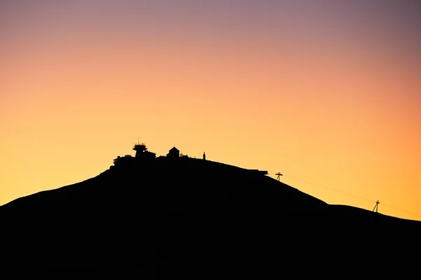 Erstaunlicher Sonnenaufgang in den Bergen — Stockfoto