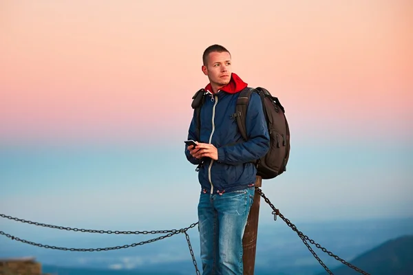 Jonge man op de reis. — Stockfoto