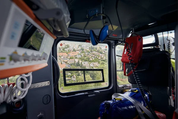 Vista Dal Finestrino Elicottero Servizio Medico Emergenza Temi Soccorso Assistenza — Foto Stock