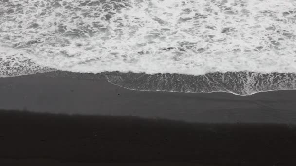 Olas Playa Arena Negra Con Espacio Para Copiar Belleza Naturaleza Vídeo De Stock